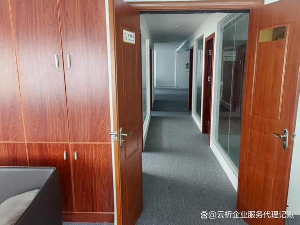 在重庆办理营业执照,基础费用最低仅需223元(含20元登记费 3元副本费